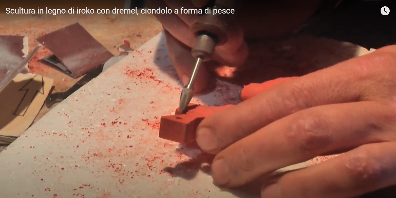 Scultura in legno di iroko Pesce