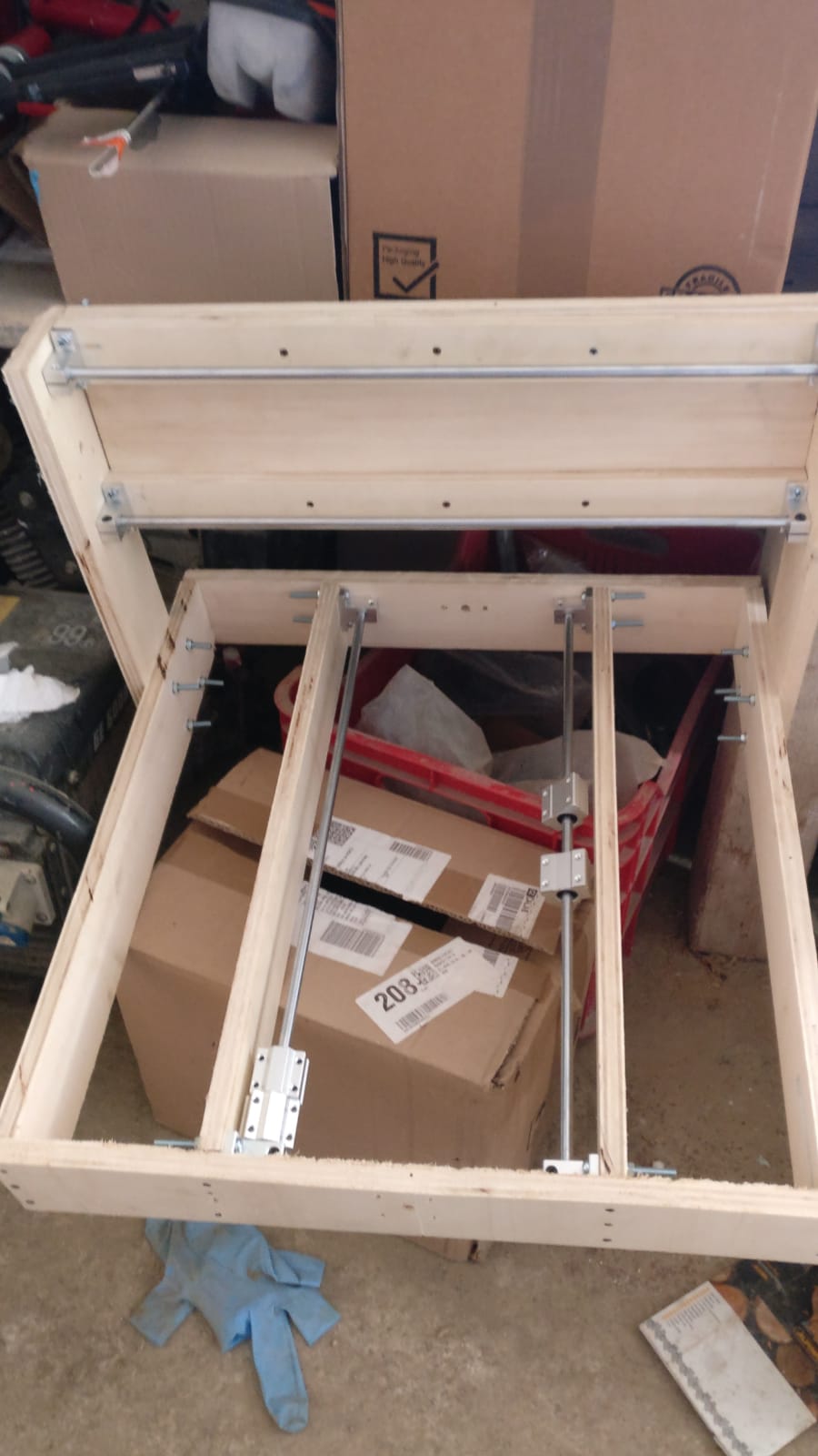 Realizzazione di una cnc le parti meccaniche assemblaggio