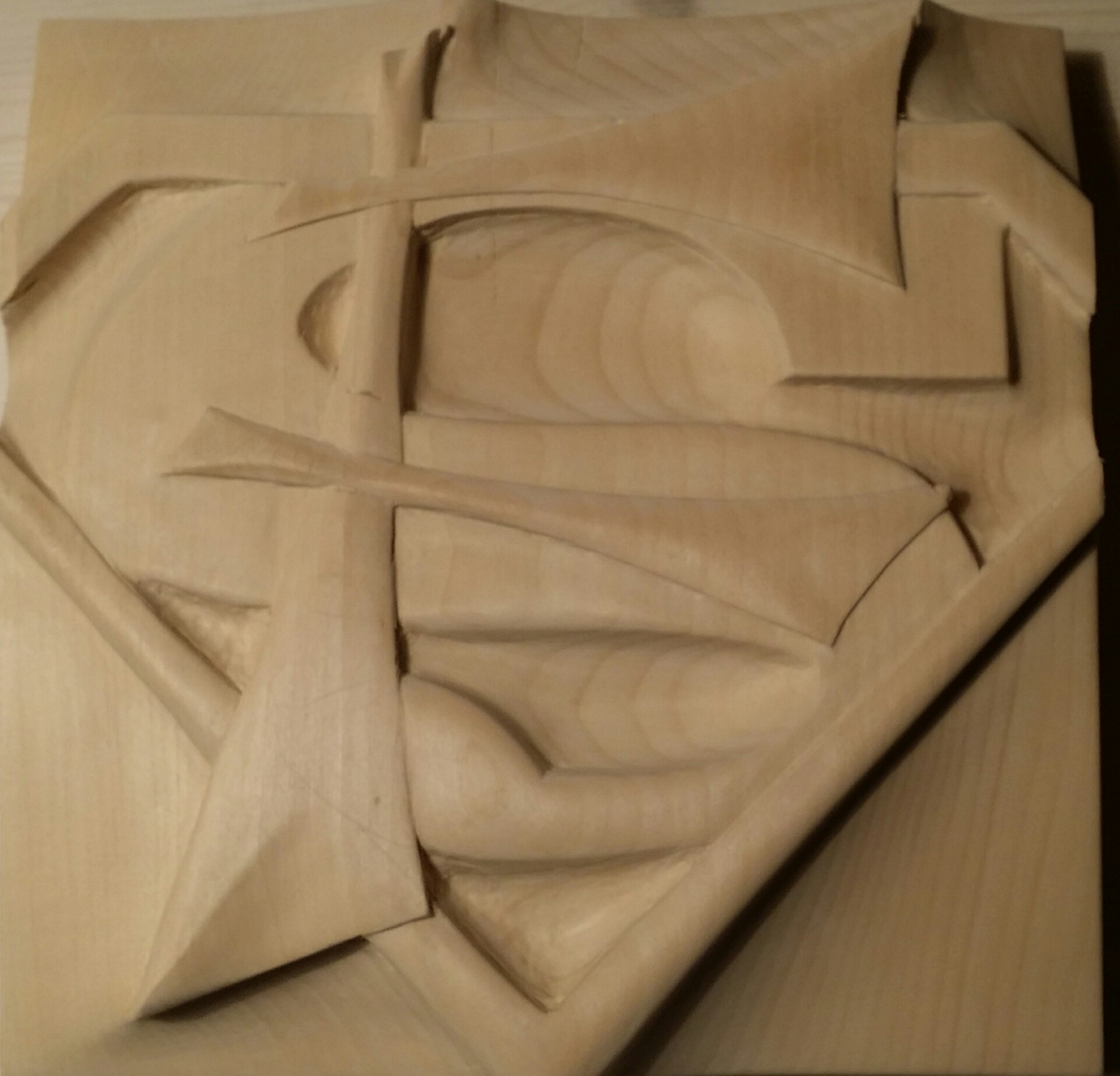 Scultura in legno di cirmolo Superman Scultura in legno di cirmolo