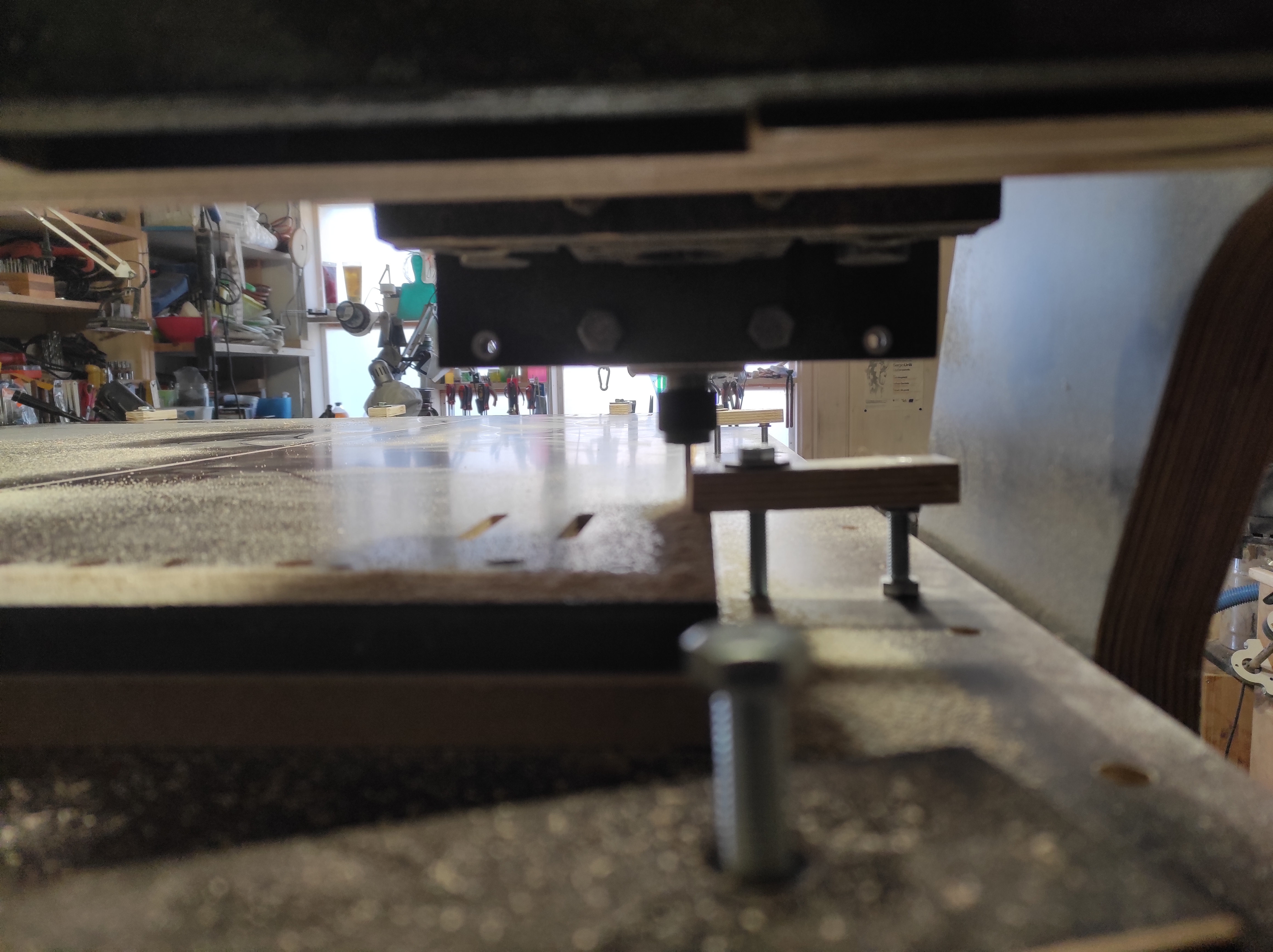 cnc 120150 in legno che realizza un suo clone