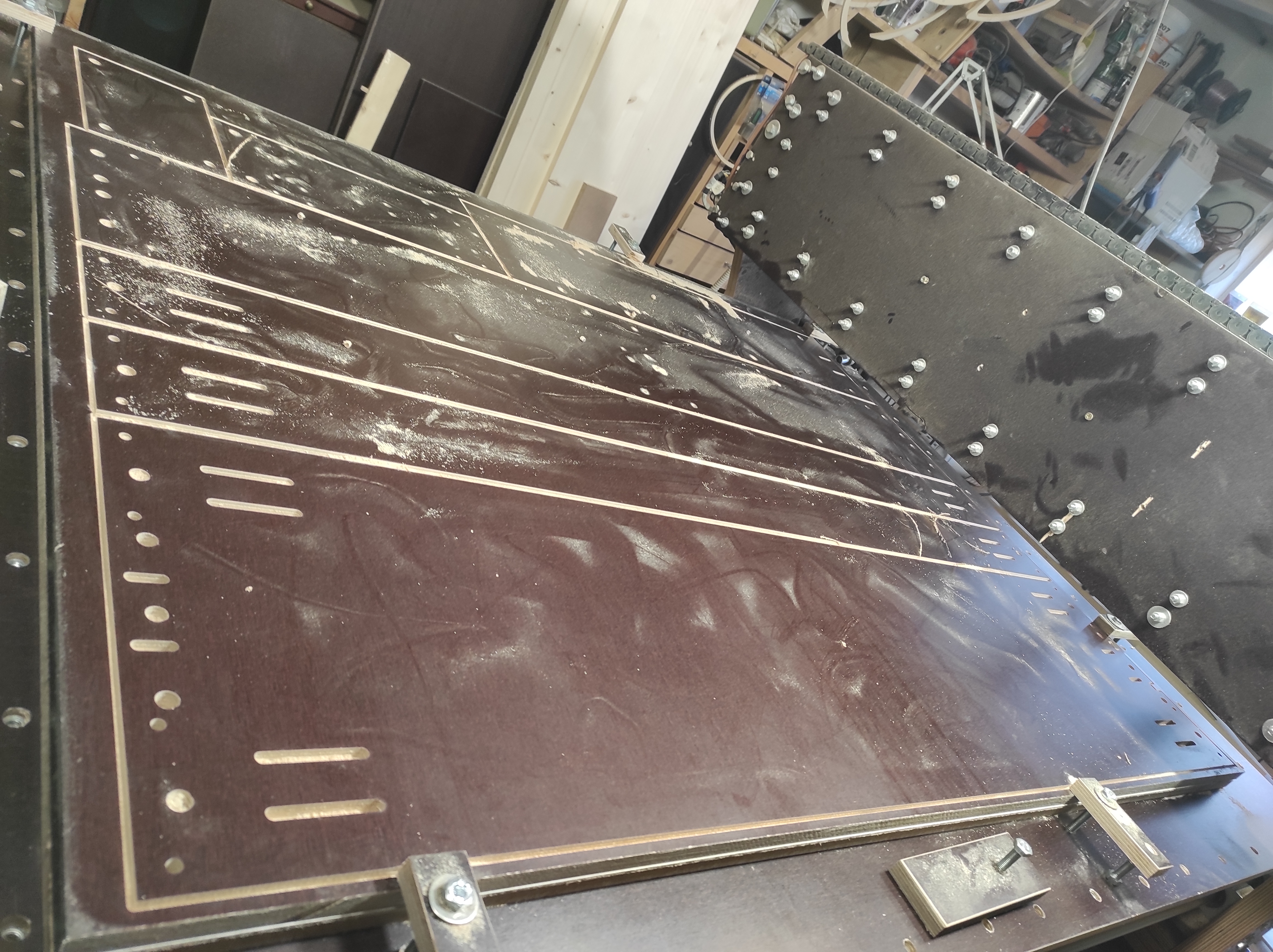 cnc 120150 in legno che realizza un suo clone